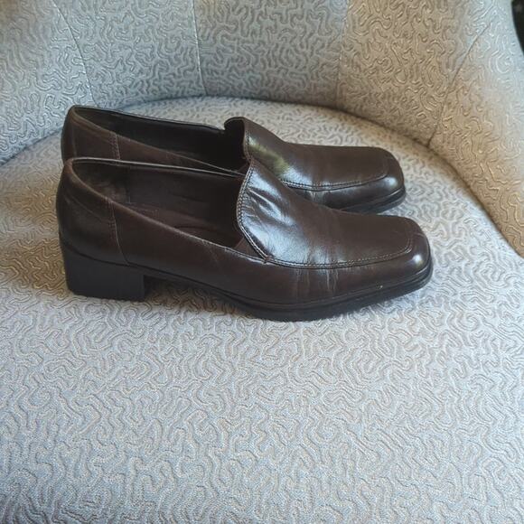 Liz Claiborne Motive Pump, 9 - Picture 5 of 7